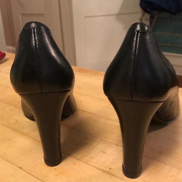 Black round toe high heel - Picture 3 of 4